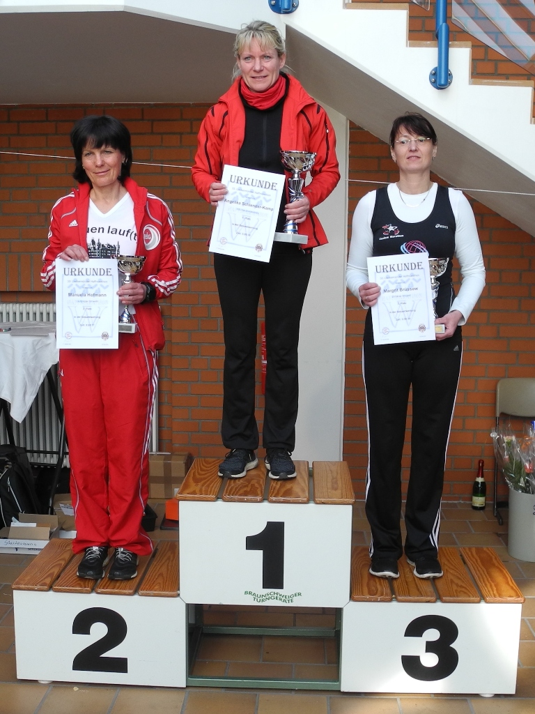 Siegerehrung Frauen 1.Platz Angelika Schlender-Kamp 2.Platz Manuela 3.Margrit Brüssow
